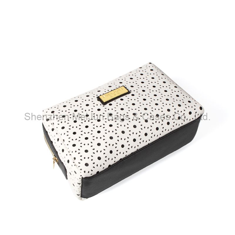 2020 New Zipper Closure Type Hollow Out PU Women Travel Toiletry Bag