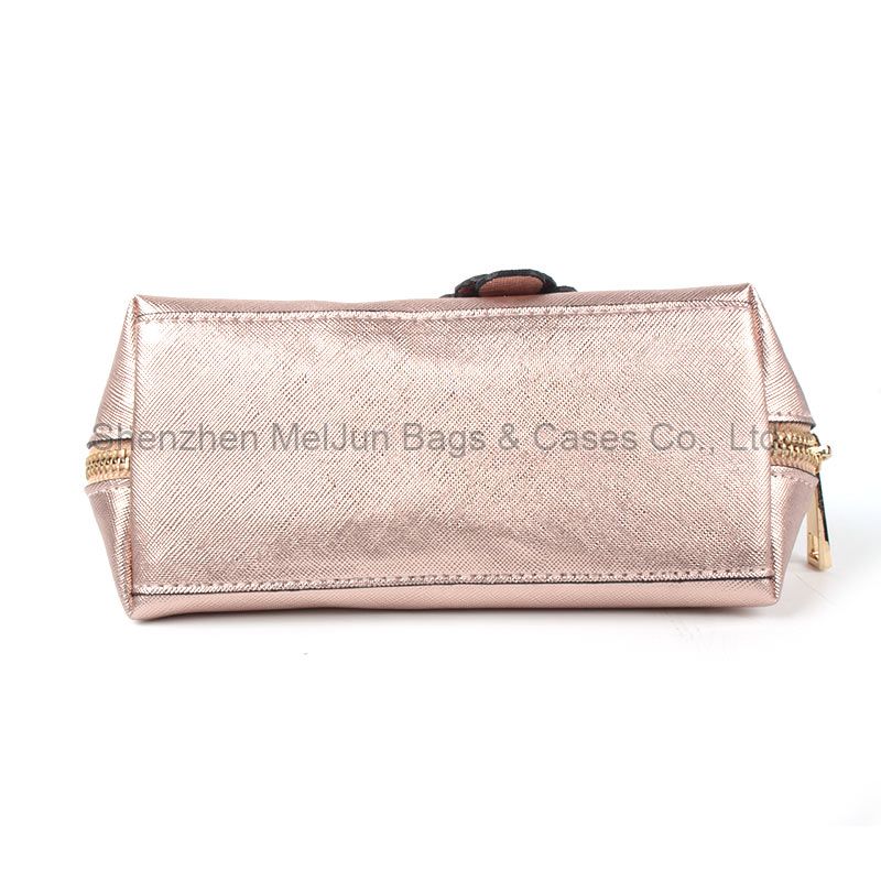 Cute clear makeup bag wholesale Guangzhou cheap jelly small travel pack OEM portable women cosmetic bag